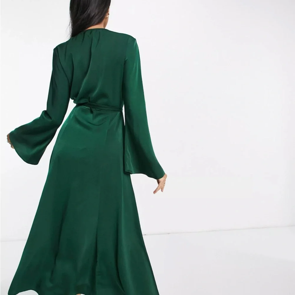 ASOS DESIGN bias cut satin wrap dress with tie waist in forest green - Picture 2 of 3